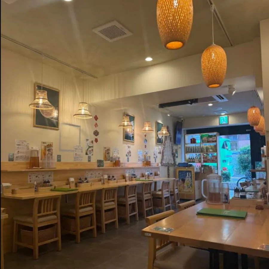 落ち着いた雰囲気のベト屋の店内
