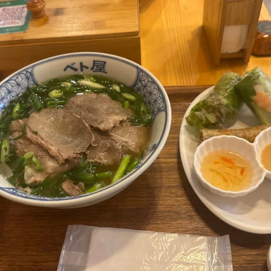 ダイエット中のランチにも選びやすい、ベト屋の店内で提供されるフォー