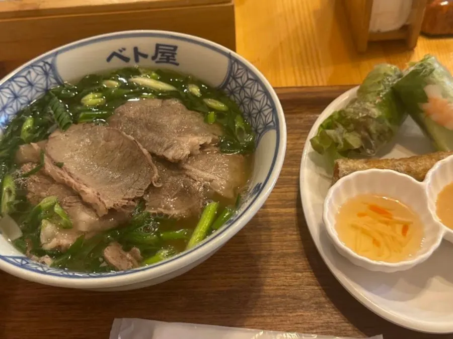ダイエット中のランチにも選びやすい、ベト屋の店内で提供されるフォー