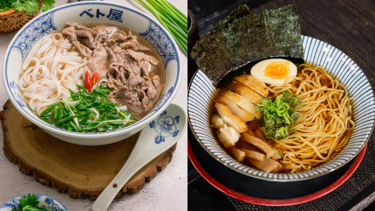 左にベト屋の丼に盛った牛肉のフォー、右に海苔と煮玉子をのせた醤油ラーメンを並べて見比べた一枚