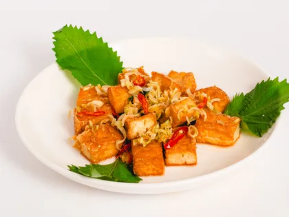 Spicy Thick Fried Tofu with Lemongrass