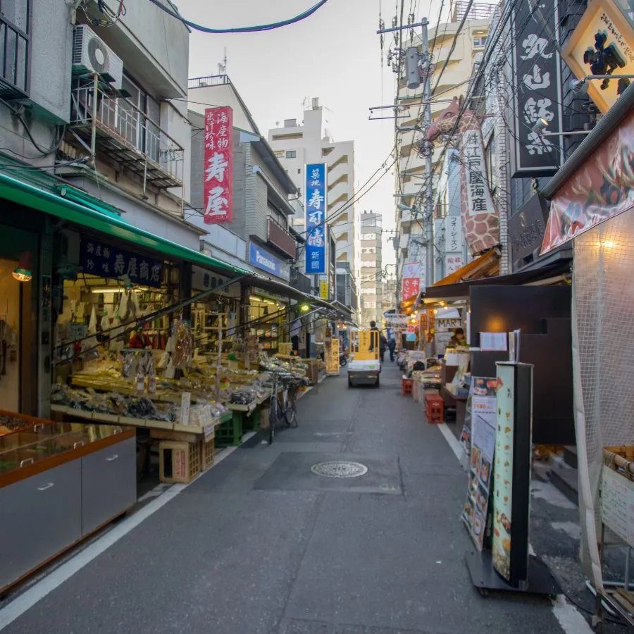 朝の築地場外市場を歩く